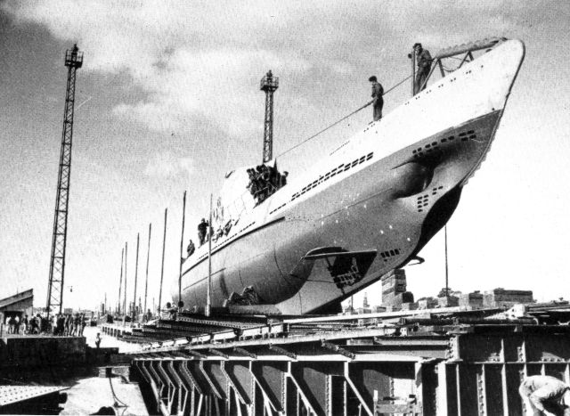 L'U-61 (Type II C) peu avant son lancement depuis la cale de halage après une brève révision au chantier naval de Lorient
