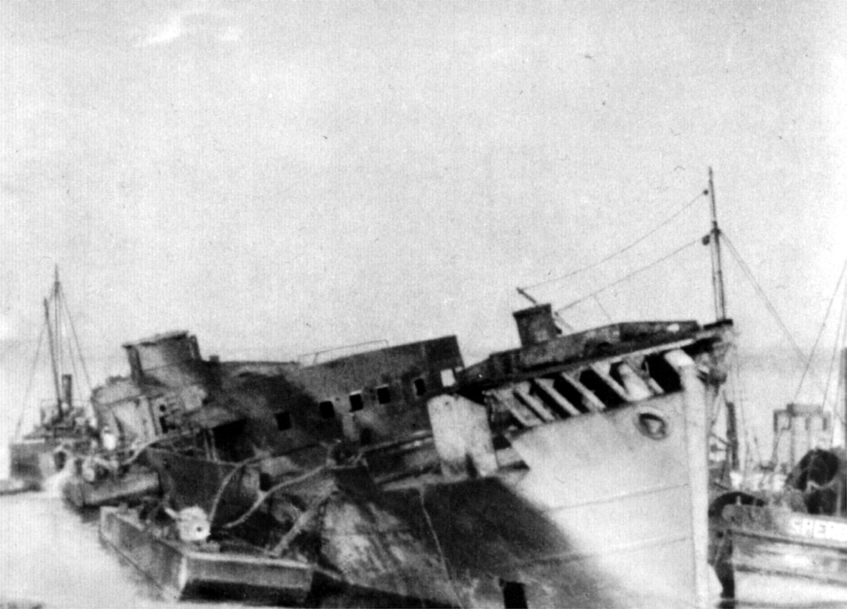 En Février 1949, l'épave du Sperrbrecher 38 ex Porjus est renflouée