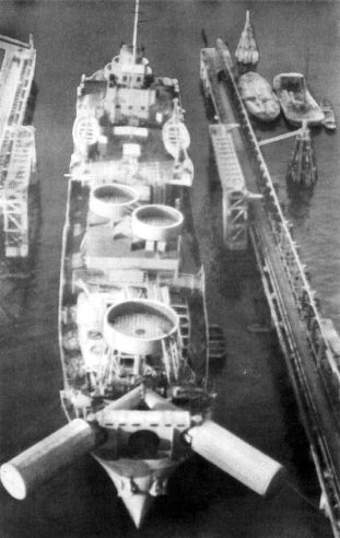 Sperrbrecher 120 ex Rene. Les deux barres magnétiques sont en position de travail (© Collection Dr. Jung)