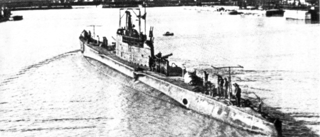 Le sous-marin Finzi le 30 Septembre 1940 arrivant à Bordeaux
