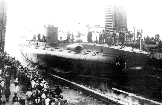 Lancement du sous-marin Thétis (© Musée de la Marine)