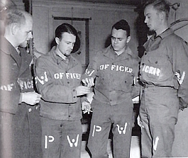 Officiers de l'U-595 capturés