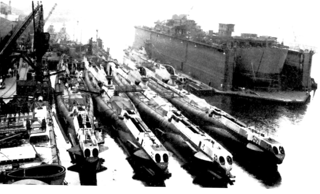 Des sous-marins de Class A à de différents stades de construction au Vickers yard